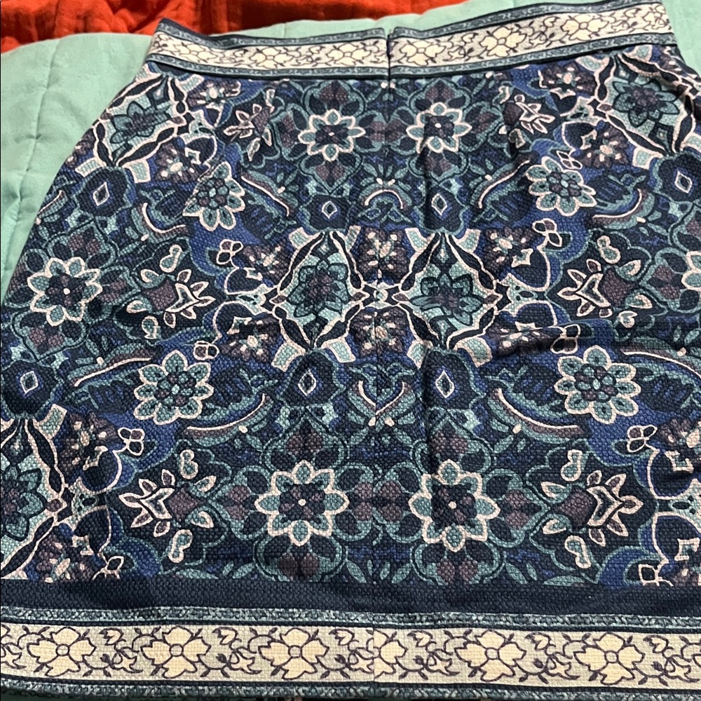 LOFT Navy and White Floral Pencil Skirt - Picture 3 of 5